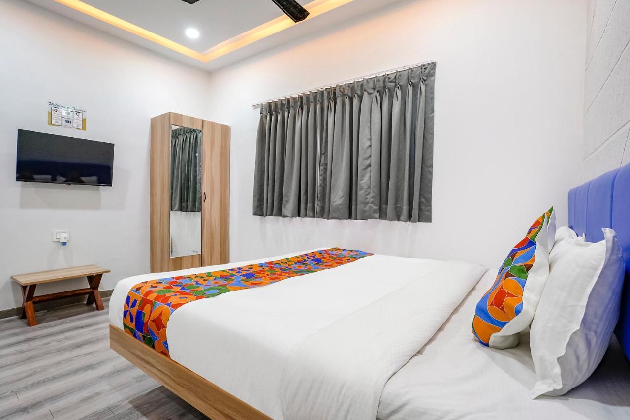 Fabhotel Vrundavan, Athwa Bhatha Экстерьер фото