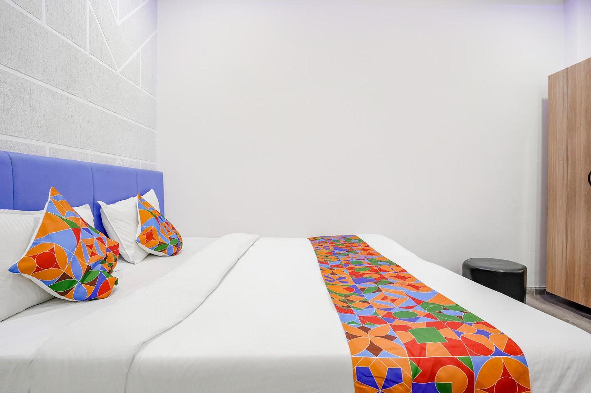 Fabhotel Vrundavan, Athwa Bhatha Экстерьер фото